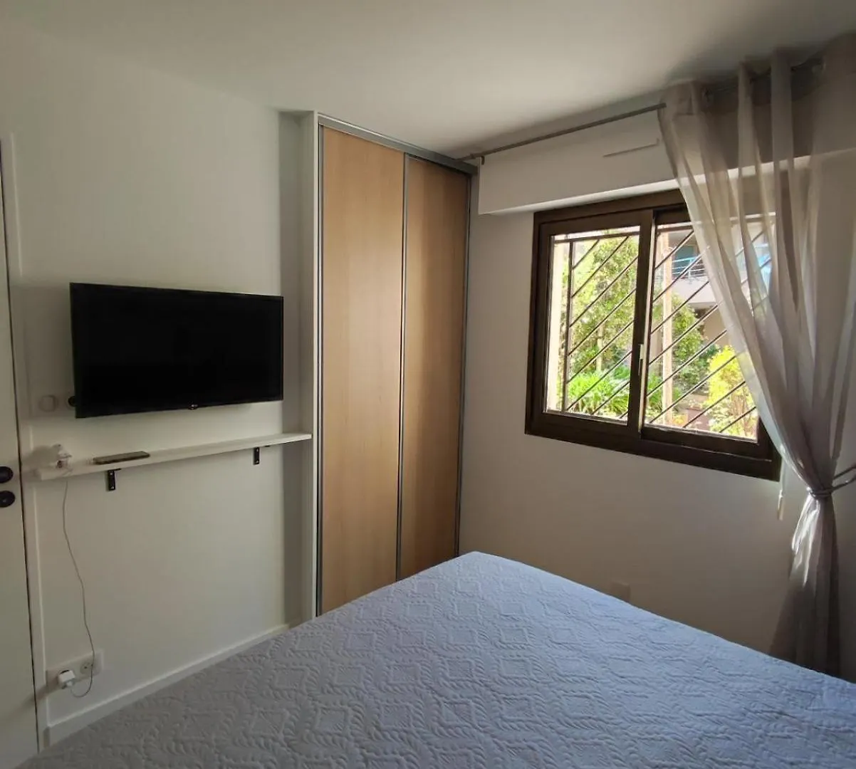 Le Palmier, Jardin Privatif, Plage 200M, Classe 3 Etoiles, Wifi, Garage,Renove En 2024 카발레르쉬르메르 아파트