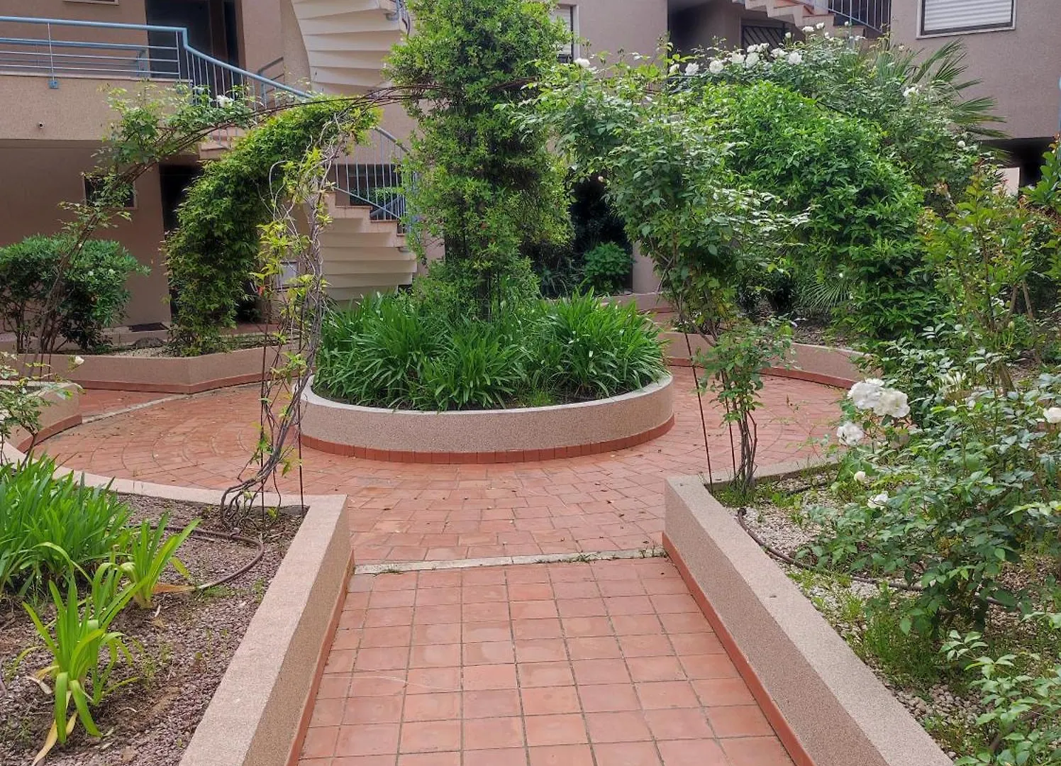 Le Palmier, Jardin Privatif, Plage 200M, Classe 3 Etoiles, Wifi, Garage,Renove En 2024 카발레르쉬르메르 아파트